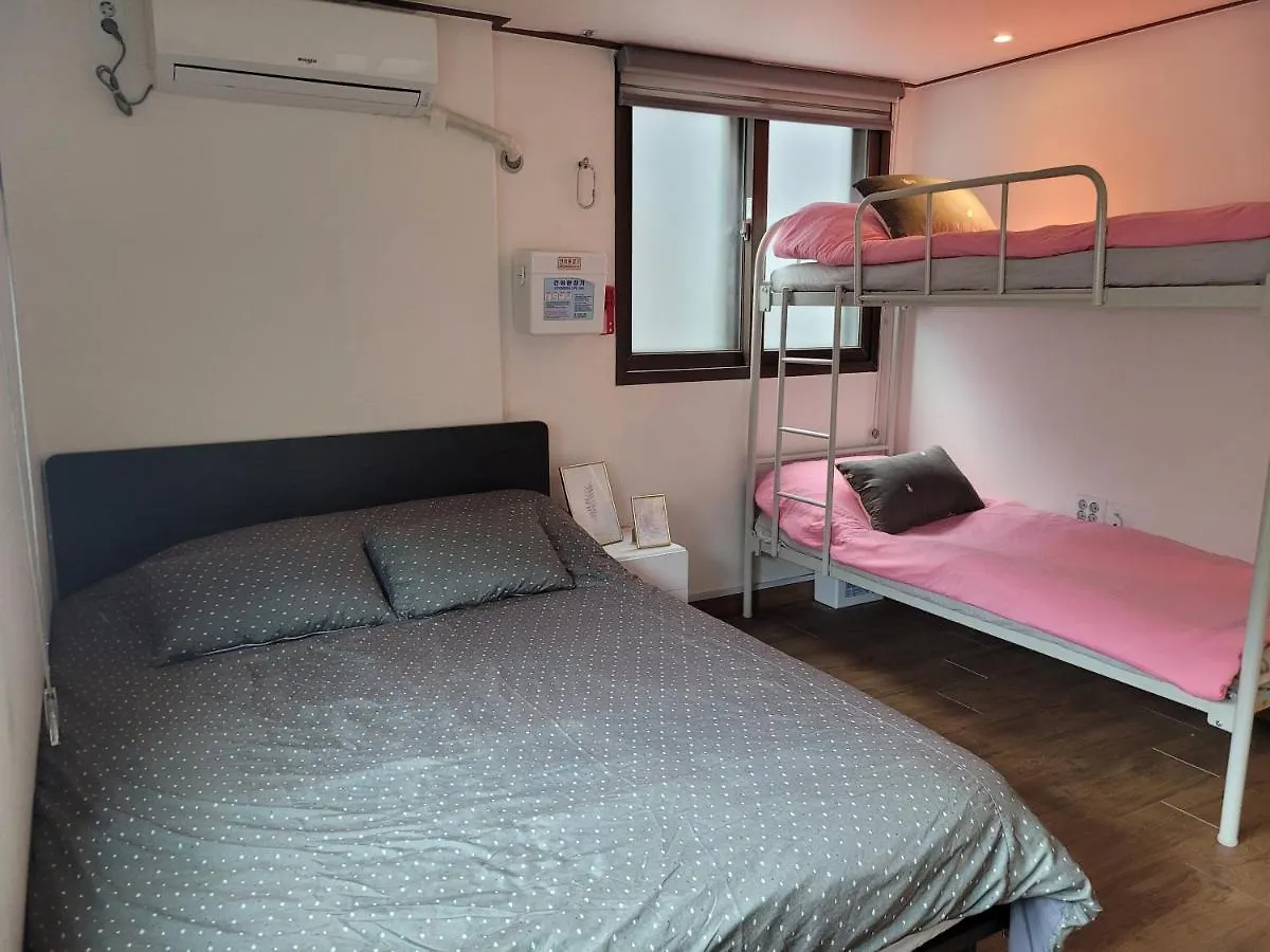 Olive Hostel Myeongdong Seoul 0*,