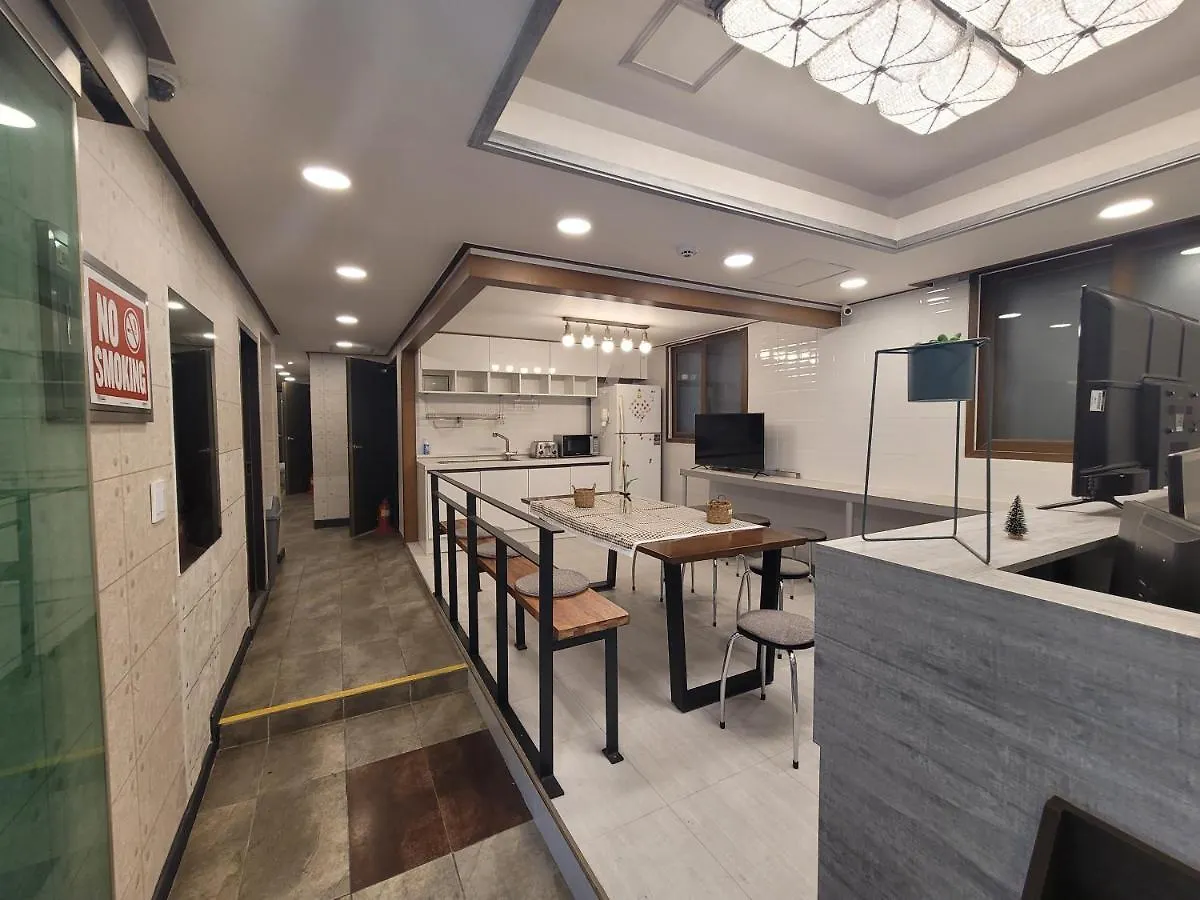 Olive Hostel Myeongdong Seul 0*,