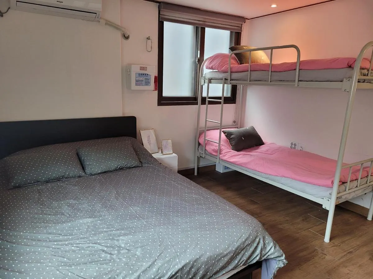 Olive Hostel Myeongdong ソウル特別市 0*,